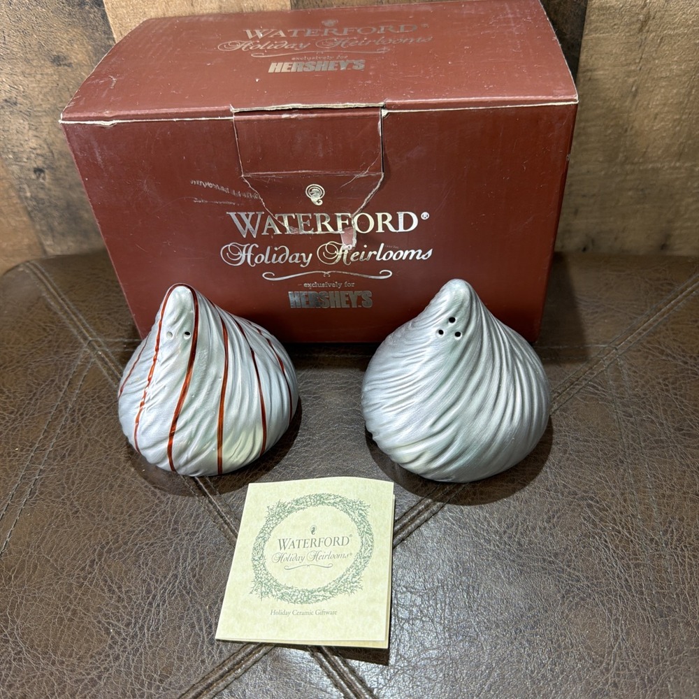 Waterford Holiday Heirlooms Hershey Kisses Salt & Pepper Shakers Set Vtg 2000s
